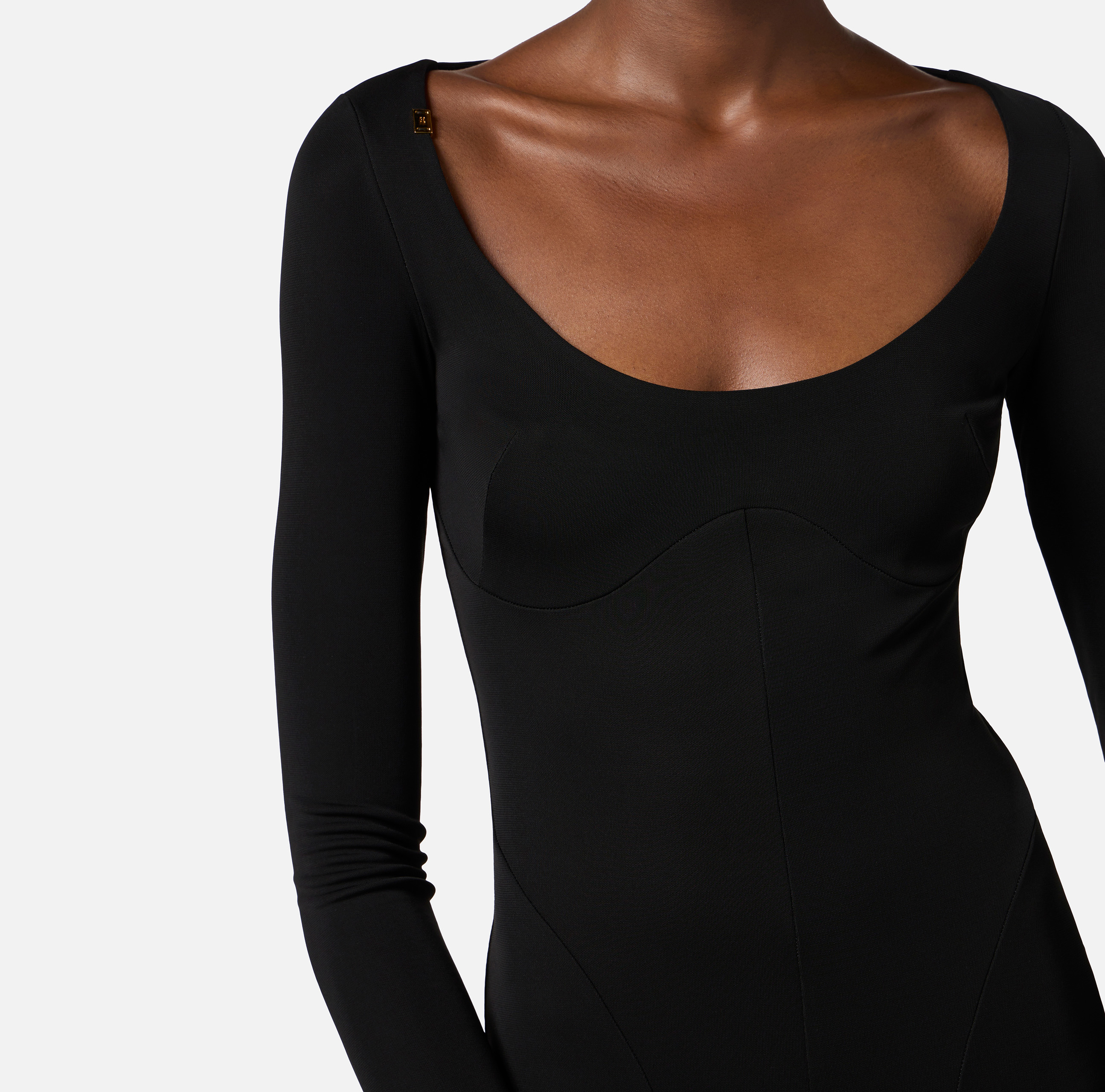 Dress in lightweight jersey fabric with asymmetric cuts
