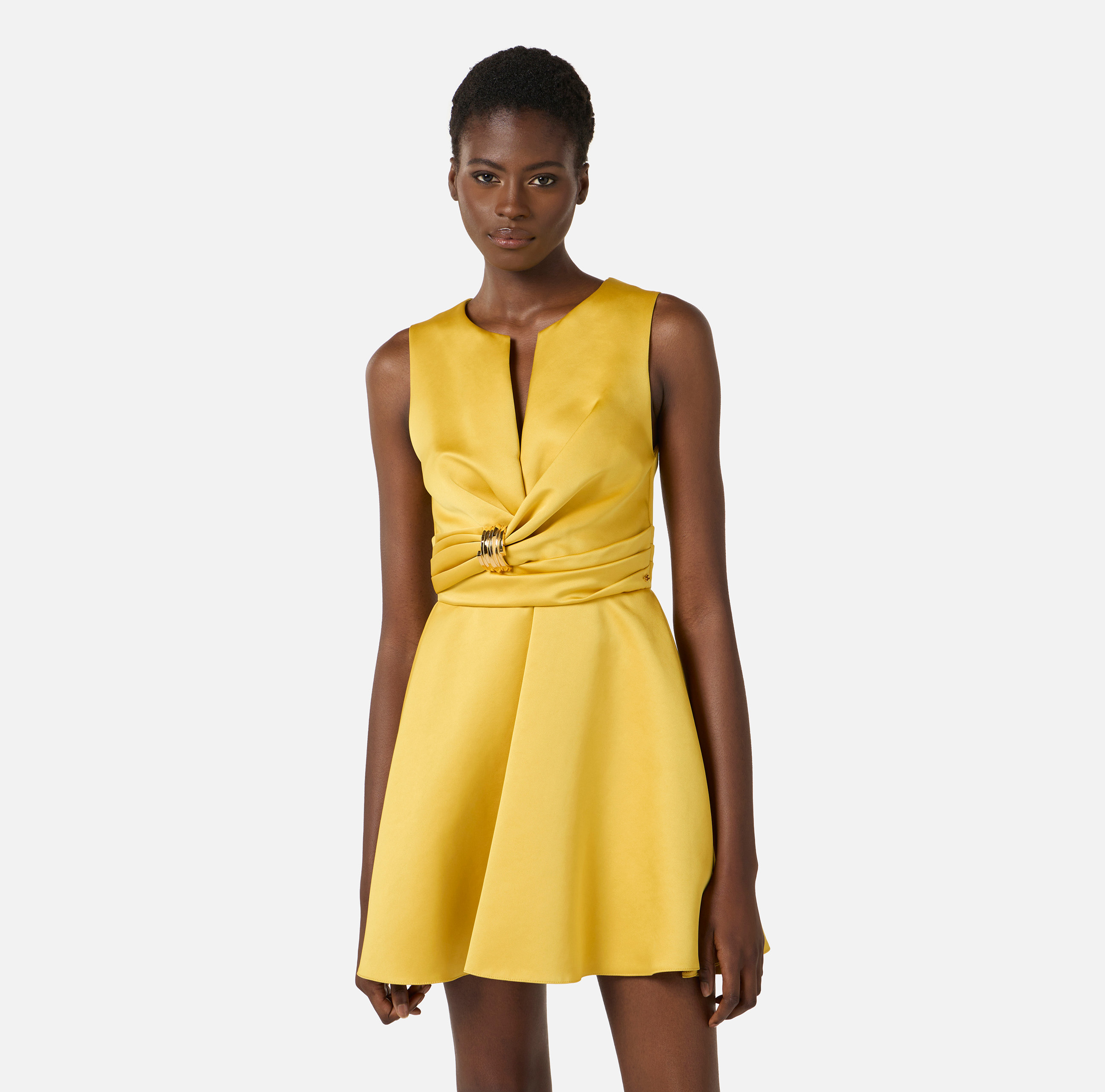 ELISABETTA FRANCHI　フリルヘムミニスカート　ゴールドファスナー Dorra Zarrouk @dorra_zarrouk wears a mini draped satin dress by
