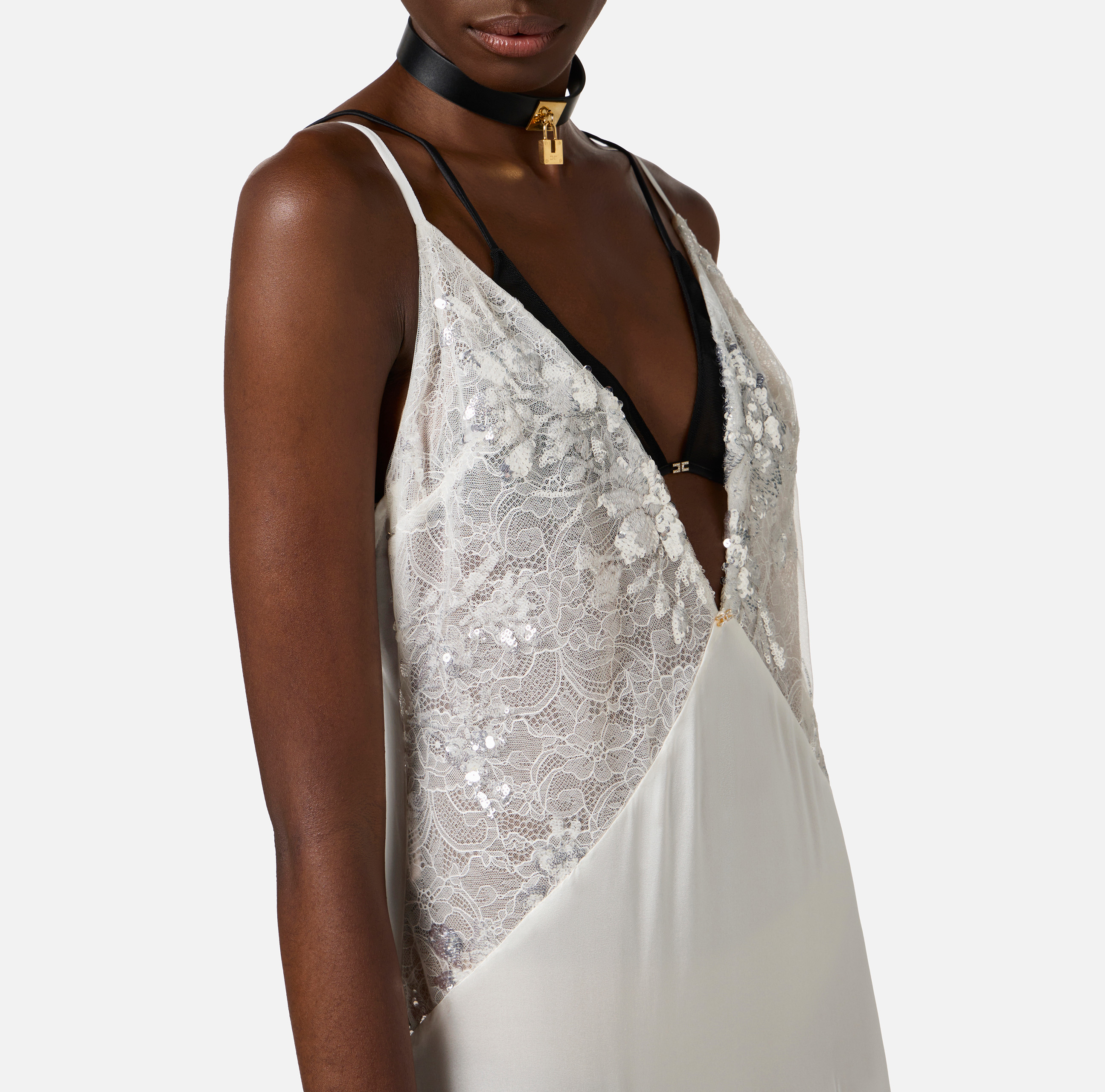 Red Carpet dress in silk georgette fabric and embroidered