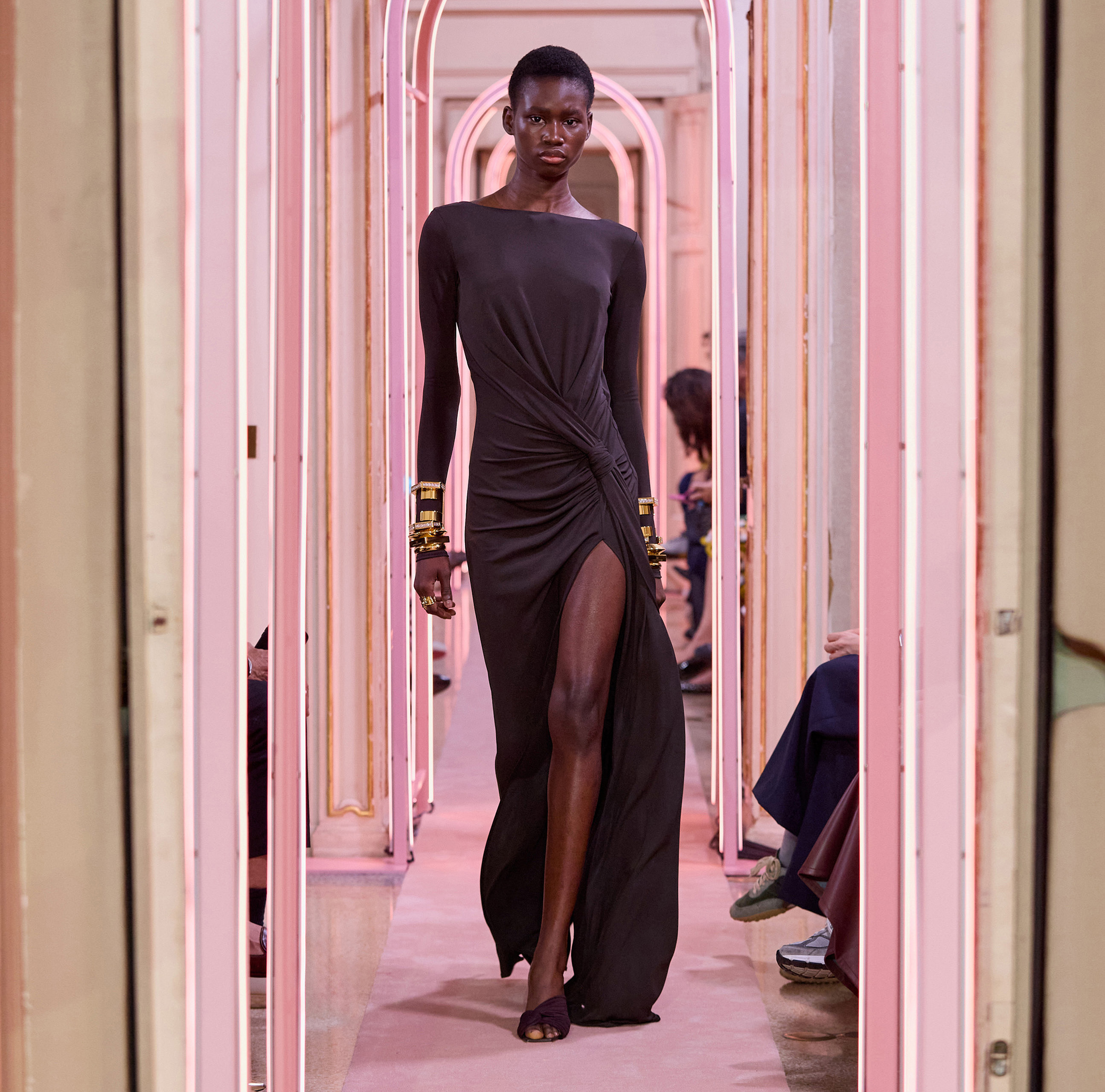 Elisabetta Franchi モノグラム ロングスリーブ ブラウス Red Carpet dress in crêpe jersey | Elisabetta Franchi