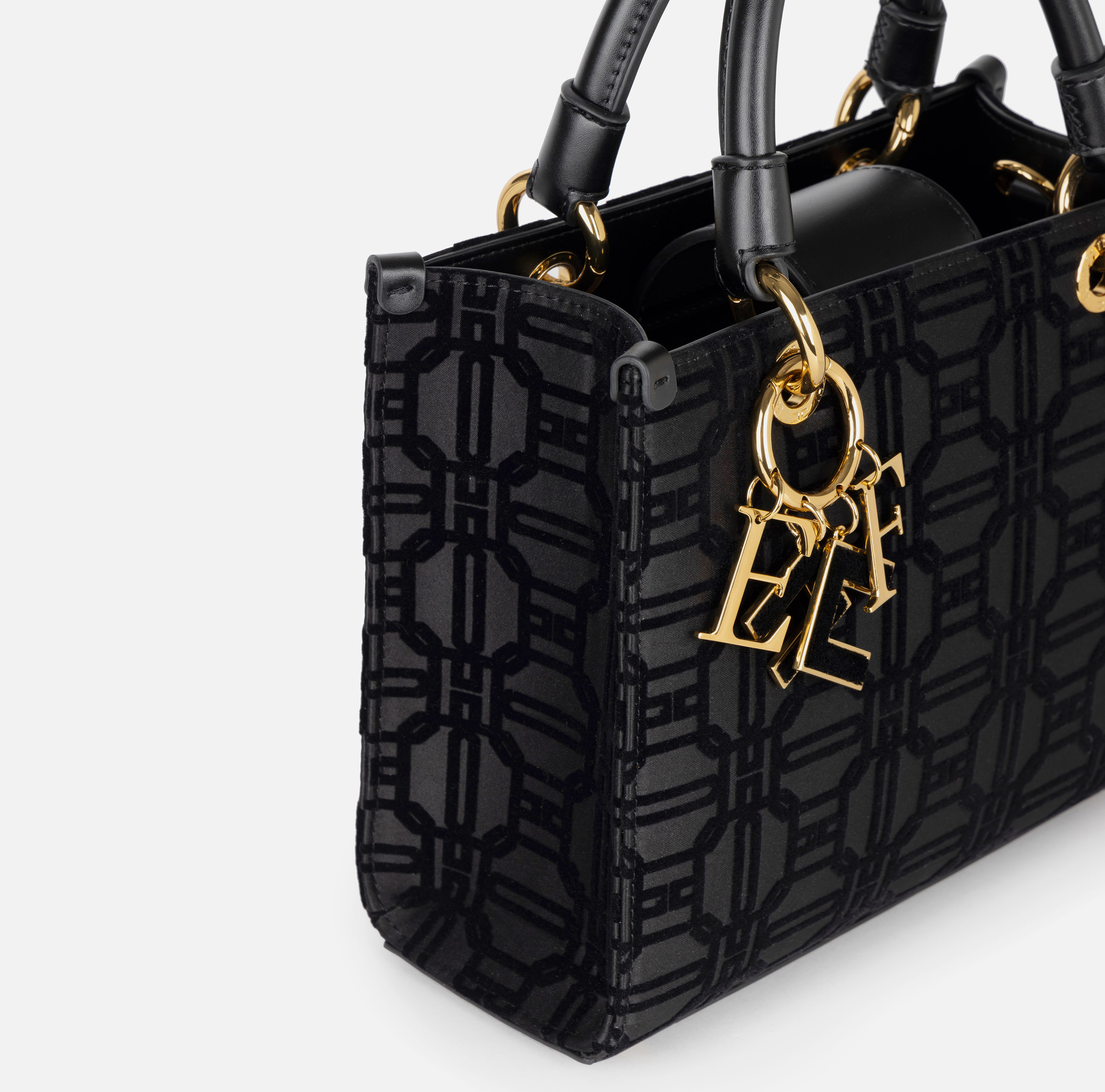 【すぐ届く】ELISABETTA FRANCHI チャーム付き ショッパー ☆完売必至☆】ELISABETTA FRANCHI ☆ チャーム付 ショッパー