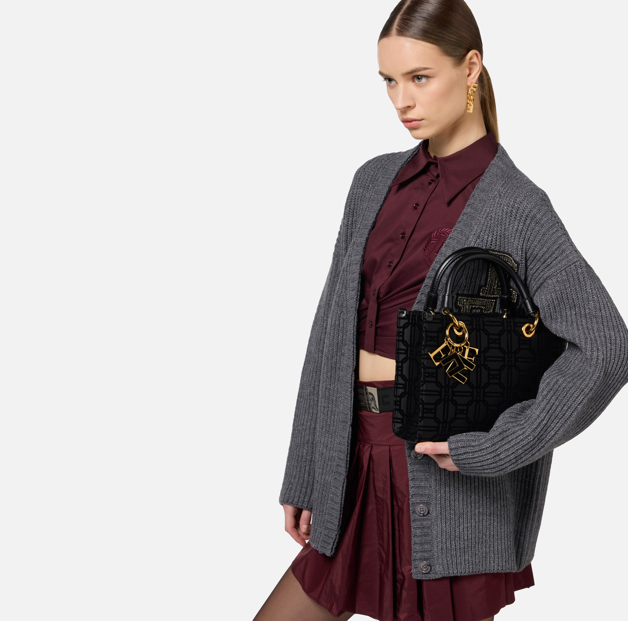 【すぐ届く】ELISABETTA FRANCHI チャーム付き ショッパー Shopper bag in flock fabric with charms | Elisabetta Franchi