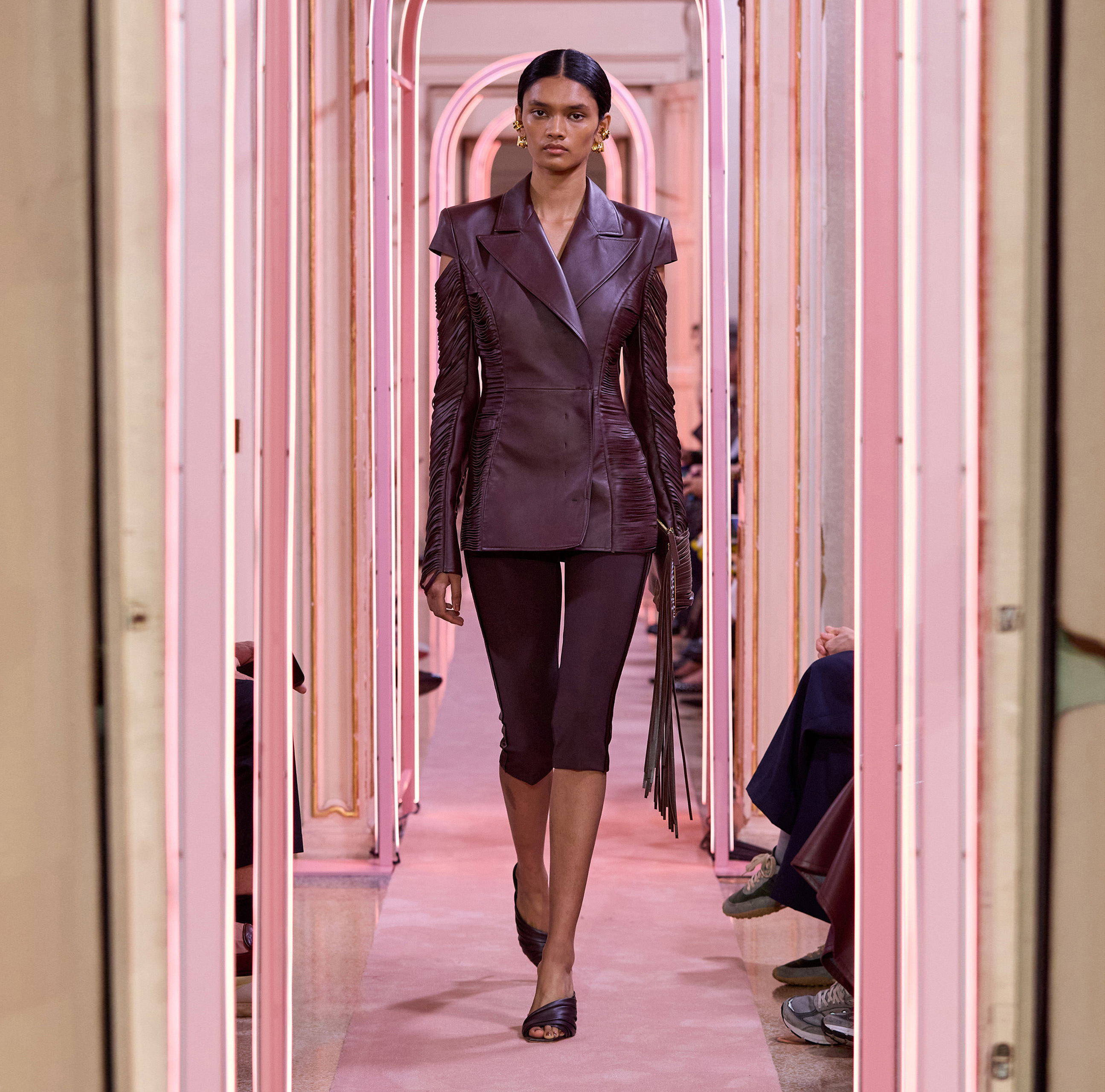 Elisabetta Franchi モノグラム ロングスリーブ ブラウス Trousers in lightweight crêpe and satin fabrics | Elisabetta Franchi