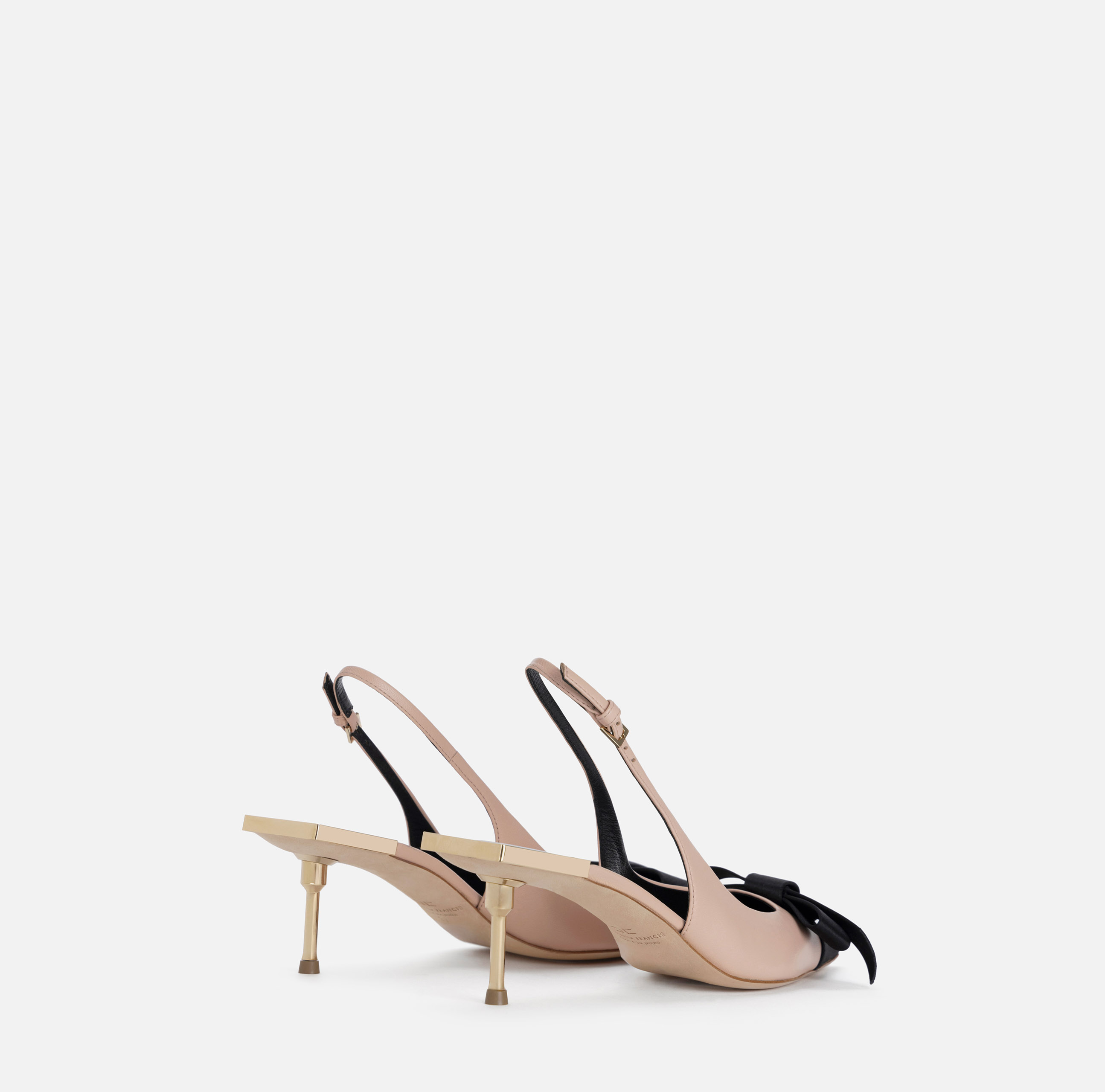 Elisabetta Franchi Elegant Pumps: round toe and more