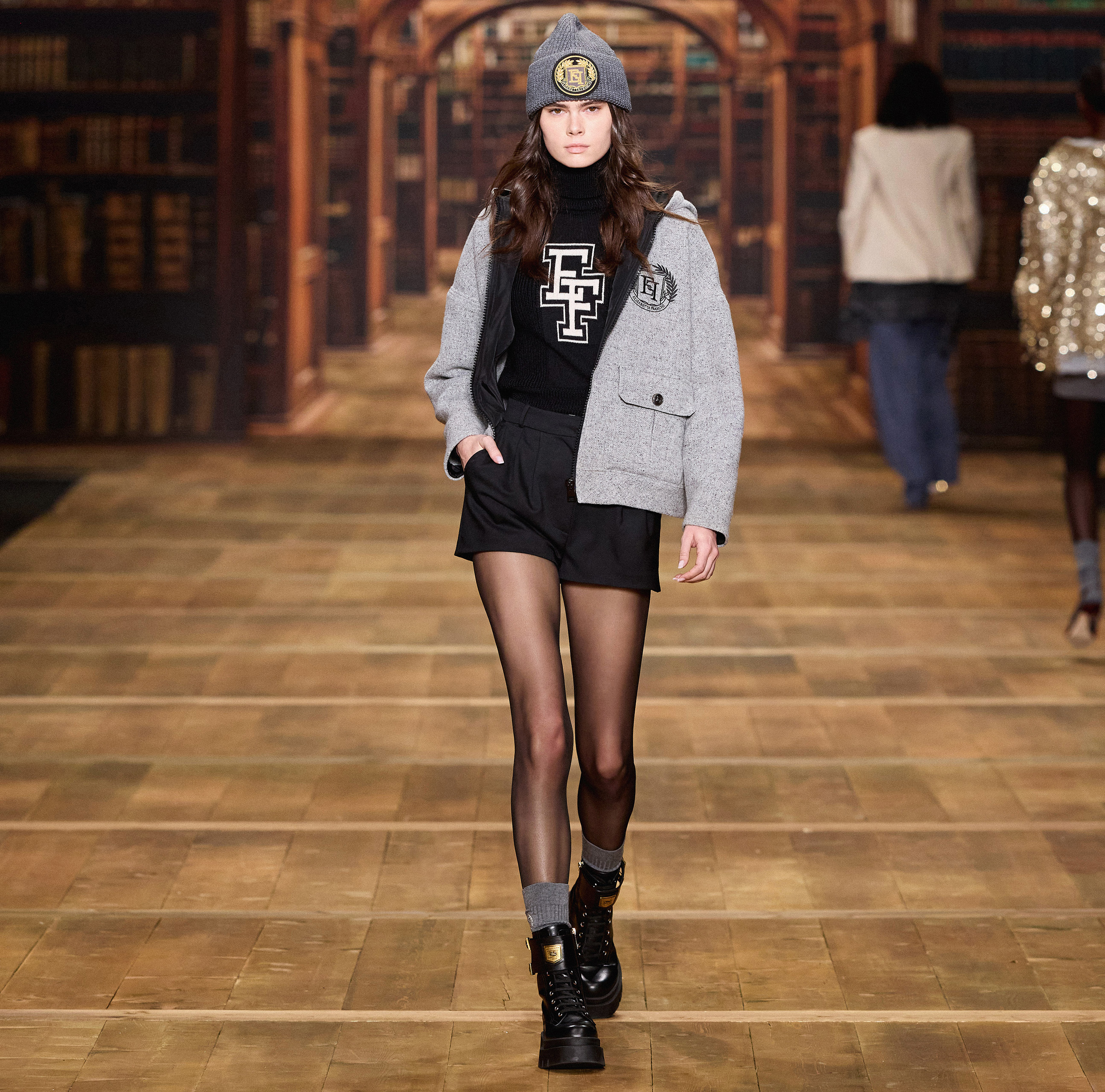 Cool wool shorts with visible pocket lining | Elisabetta Franchi