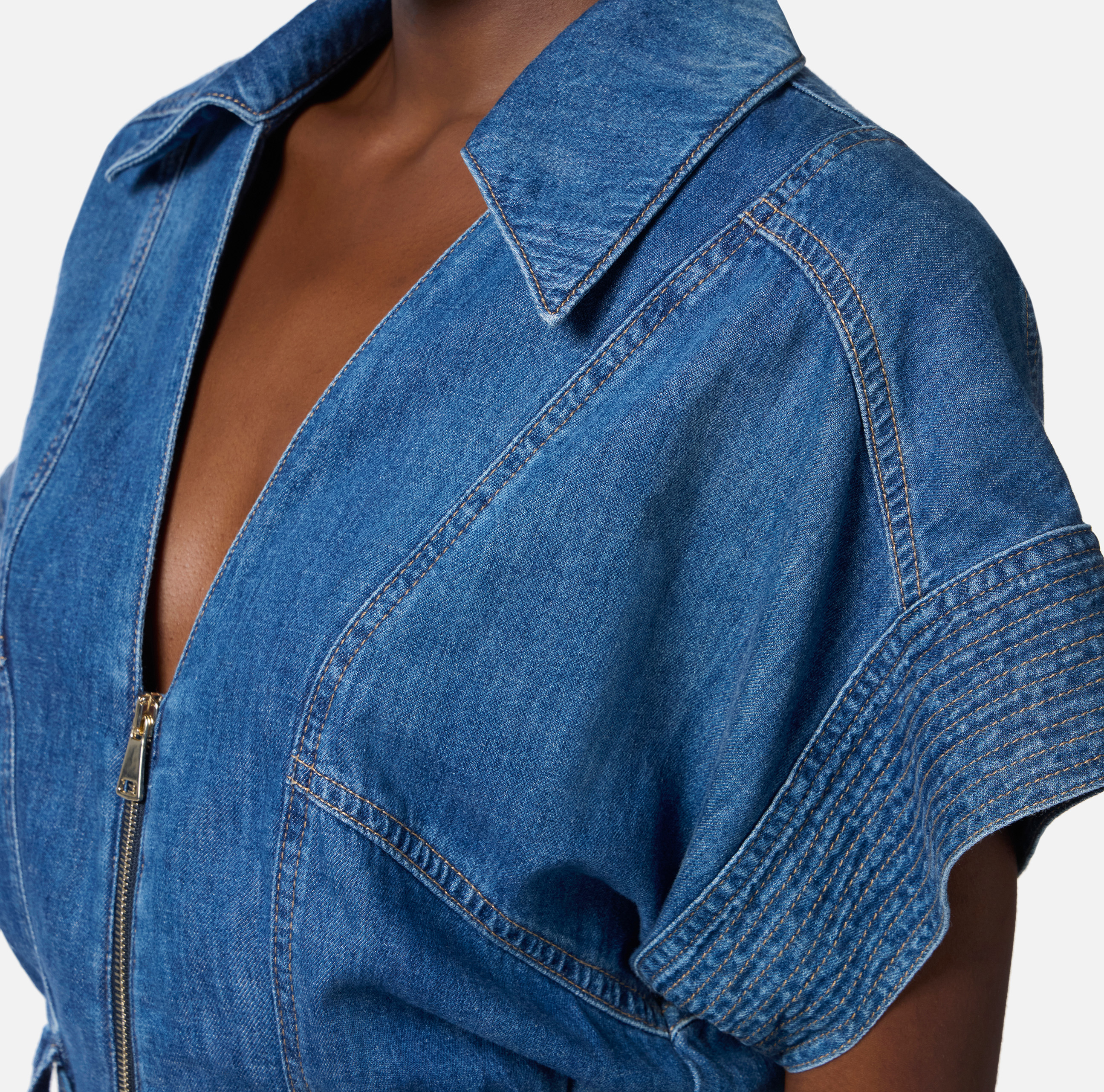 送料無料【ELISABETTAFRANCHI】 ベルト付きデニムロンパース Denim romper suit with belt | Elisabetta Franchi