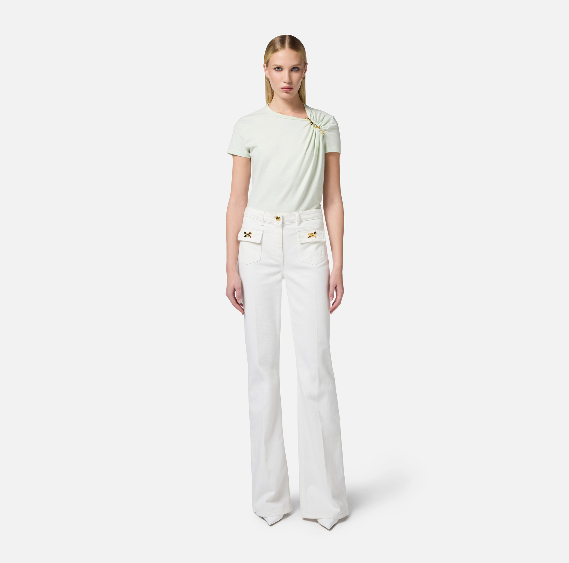 T-shirt z dżerseju z biżuteryjną broszką - Elisabetta Franchi