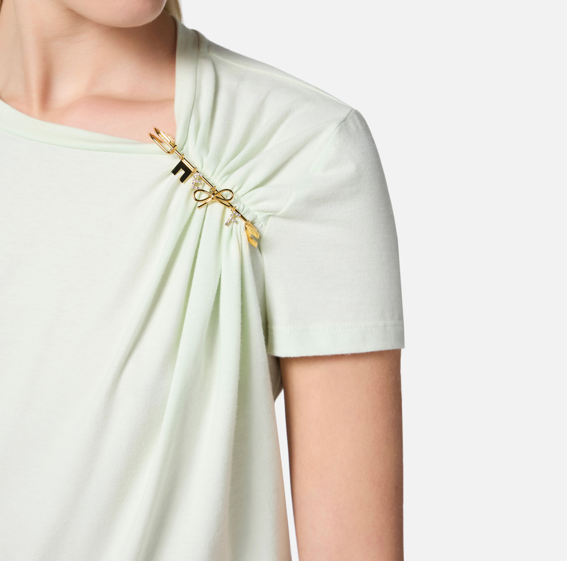T-shirt z dżerseju z biżuteryjną broszką - Elisabetta Franchi