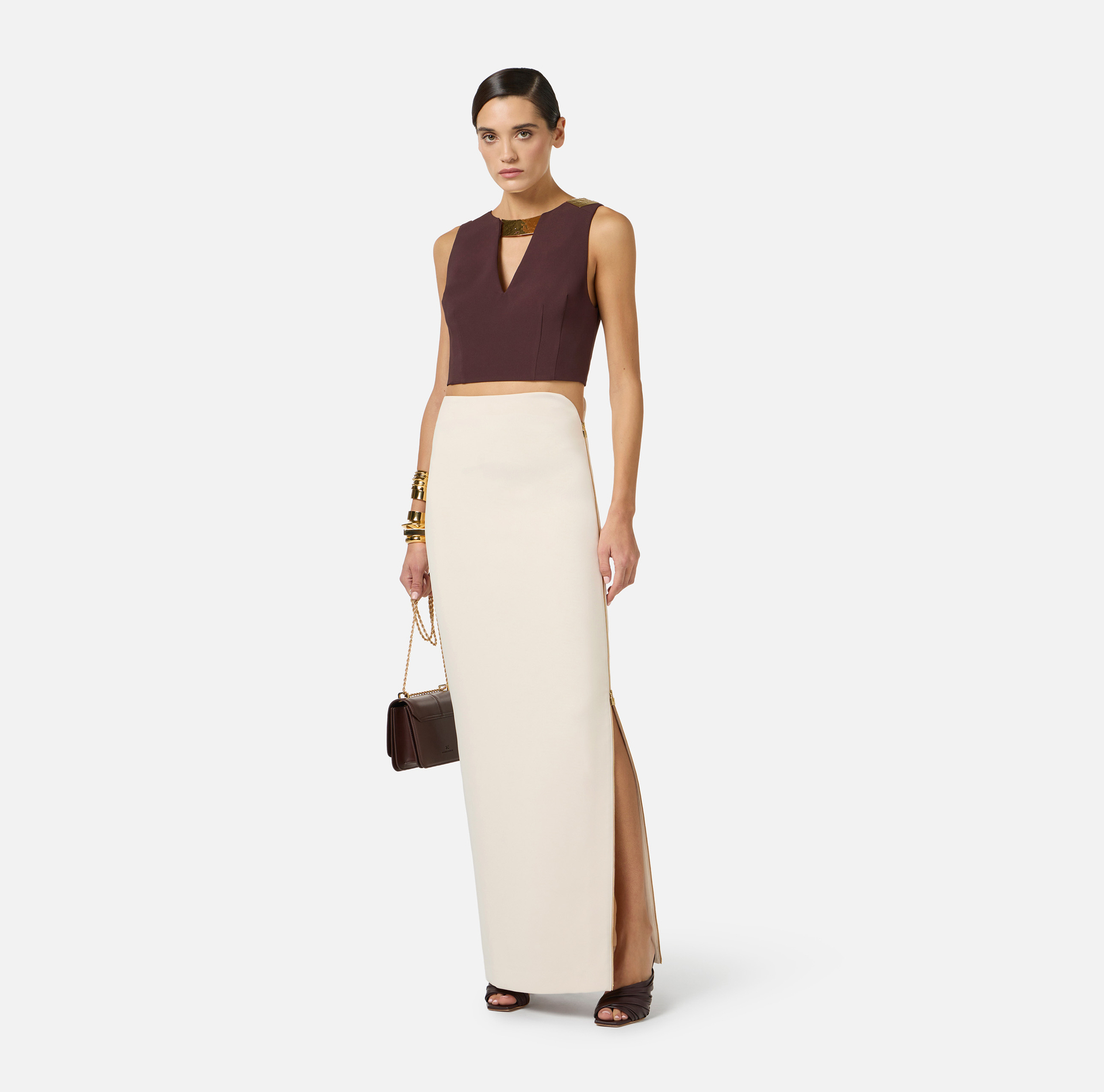 Top z podwójnej elastycznej krepy, z biżuteryjnym dekoltem. - Elisabetta Franchi