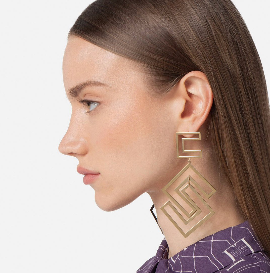 Pendant earrings with inlaid logo - Elisabetta Franchi